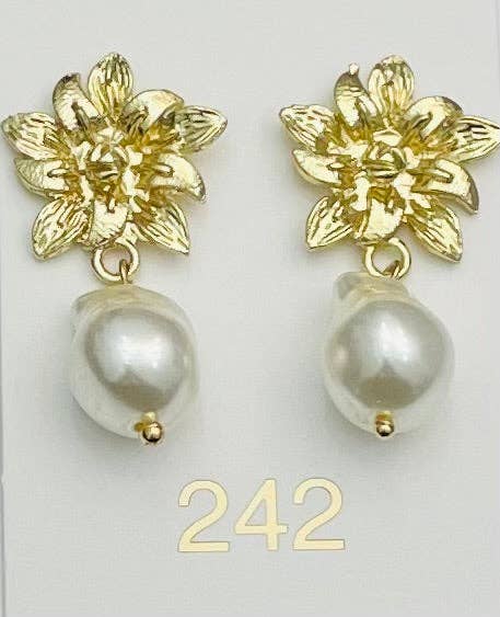 CHIC - Floral Pearl Dangle (gold) ER801
