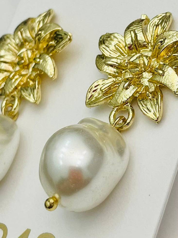 CHIC - Floral Pearl Dangle (gold) ER801