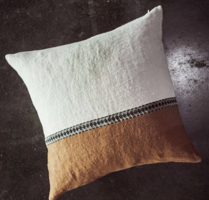 Etienne linen coverlet by Libeco Euro sham (25"x25")