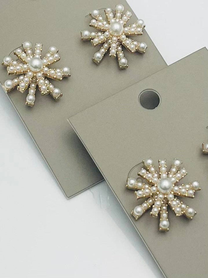 Holiday Burst Stud (pearl) BER772
