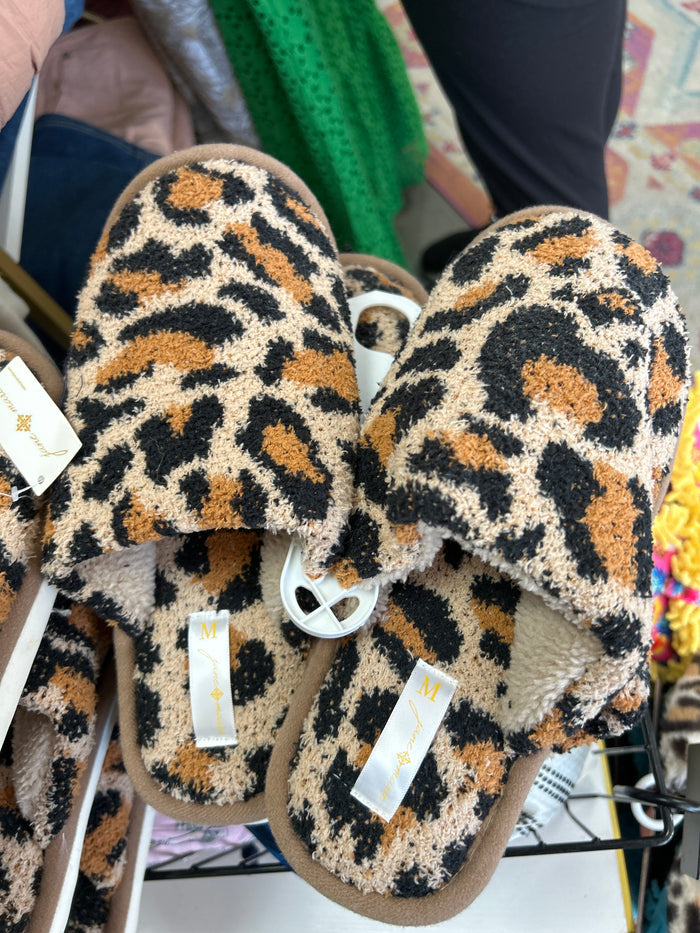 Leopard closed toe slippers