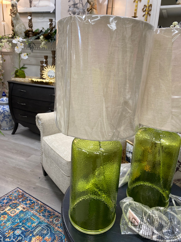 Pattern seeded glass in meadow green with natural linen shade