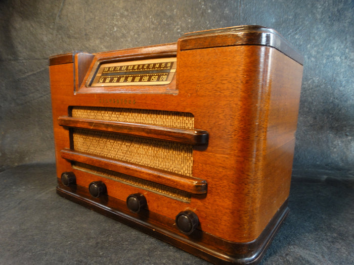 Sears & Roebuck Silvertone Radio Model 7031-A - A2397