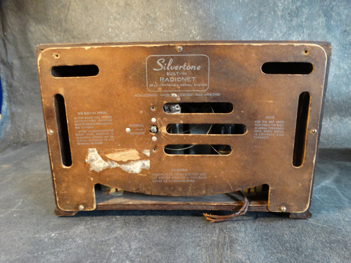 Sears & Roebuck Silvertone Radio Model 7031-A - A2397